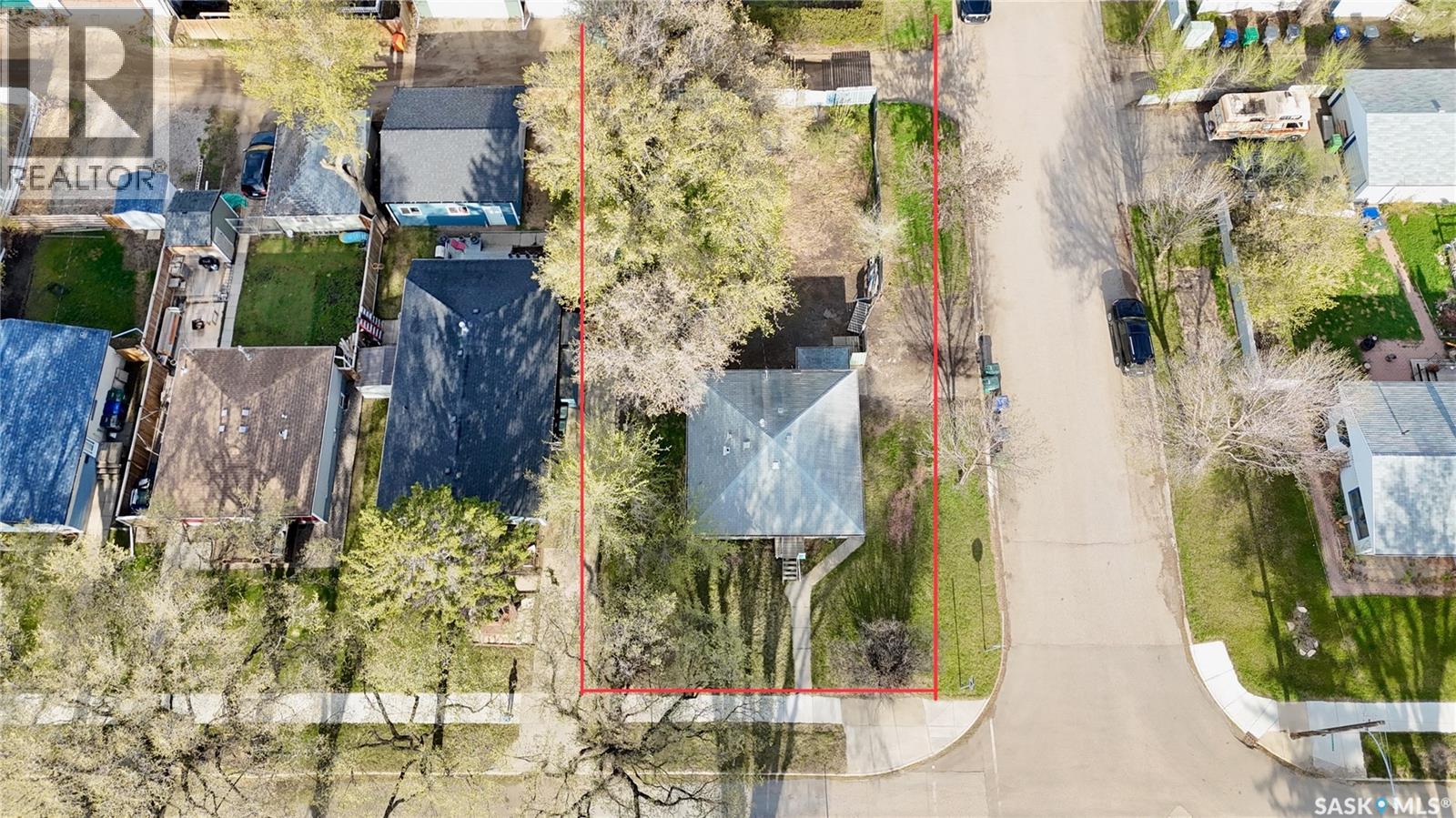 2102 Herman Avenue, Saskatoon, Saskatchewan  S7M 0N2 - Photo 2 - SK036556