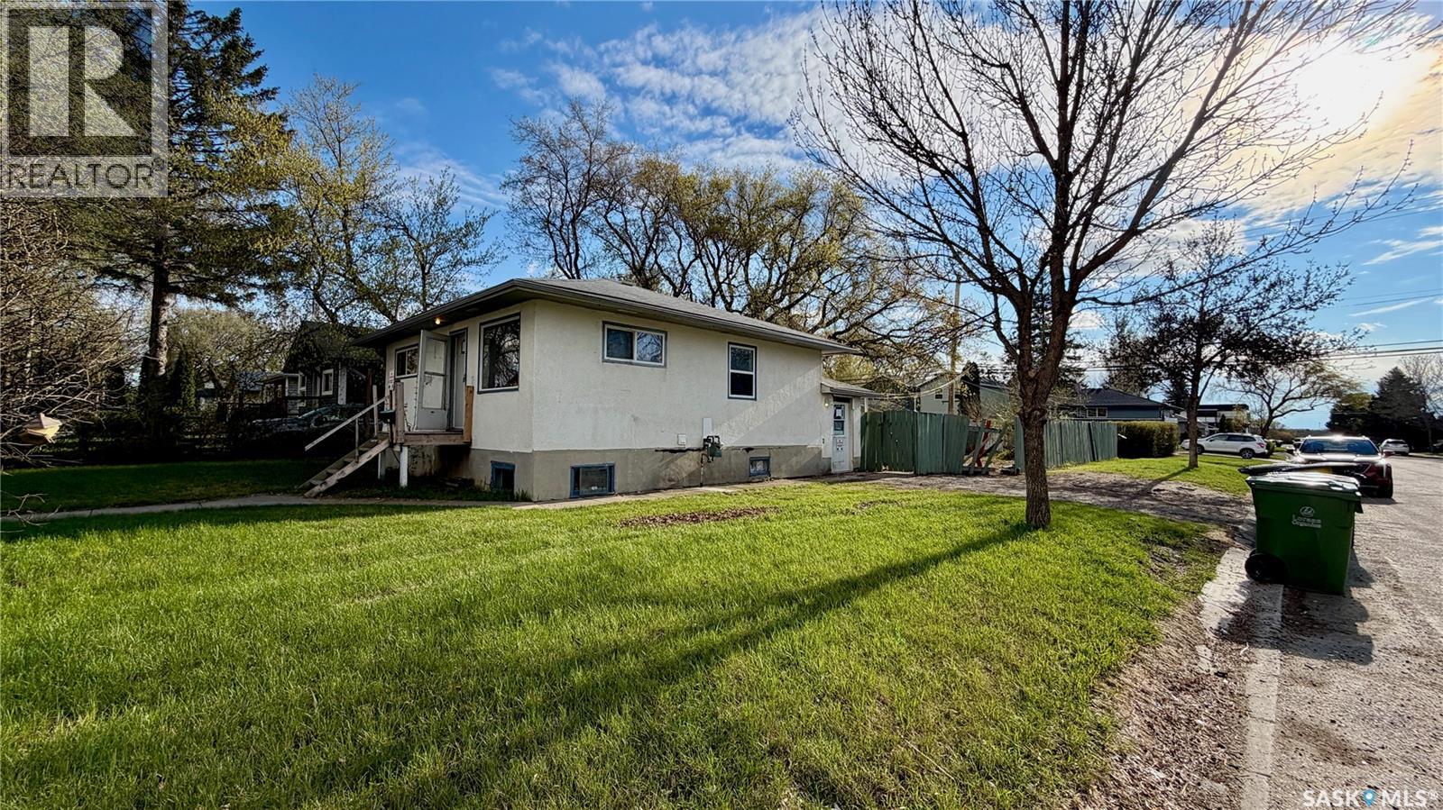 2102 Herman Avenue, Saskatoon, Saskatchewan  S7M 0N2 - Photo 3 - SK036556