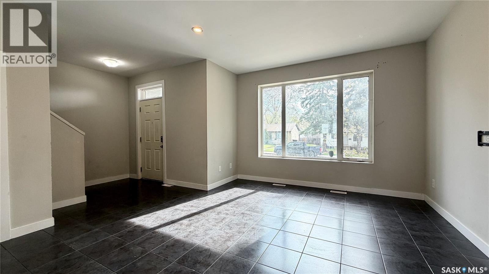 419 S Avenue S, Saskatoon, Saskatchewan  S7M 3A3 - Photo 3 - SK036551