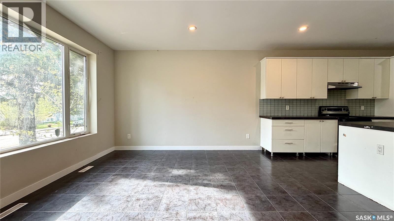 419 S Avenue S, Saskatoon, Saskatchewan  S7M 3A3 - Photo 4 - SK036551