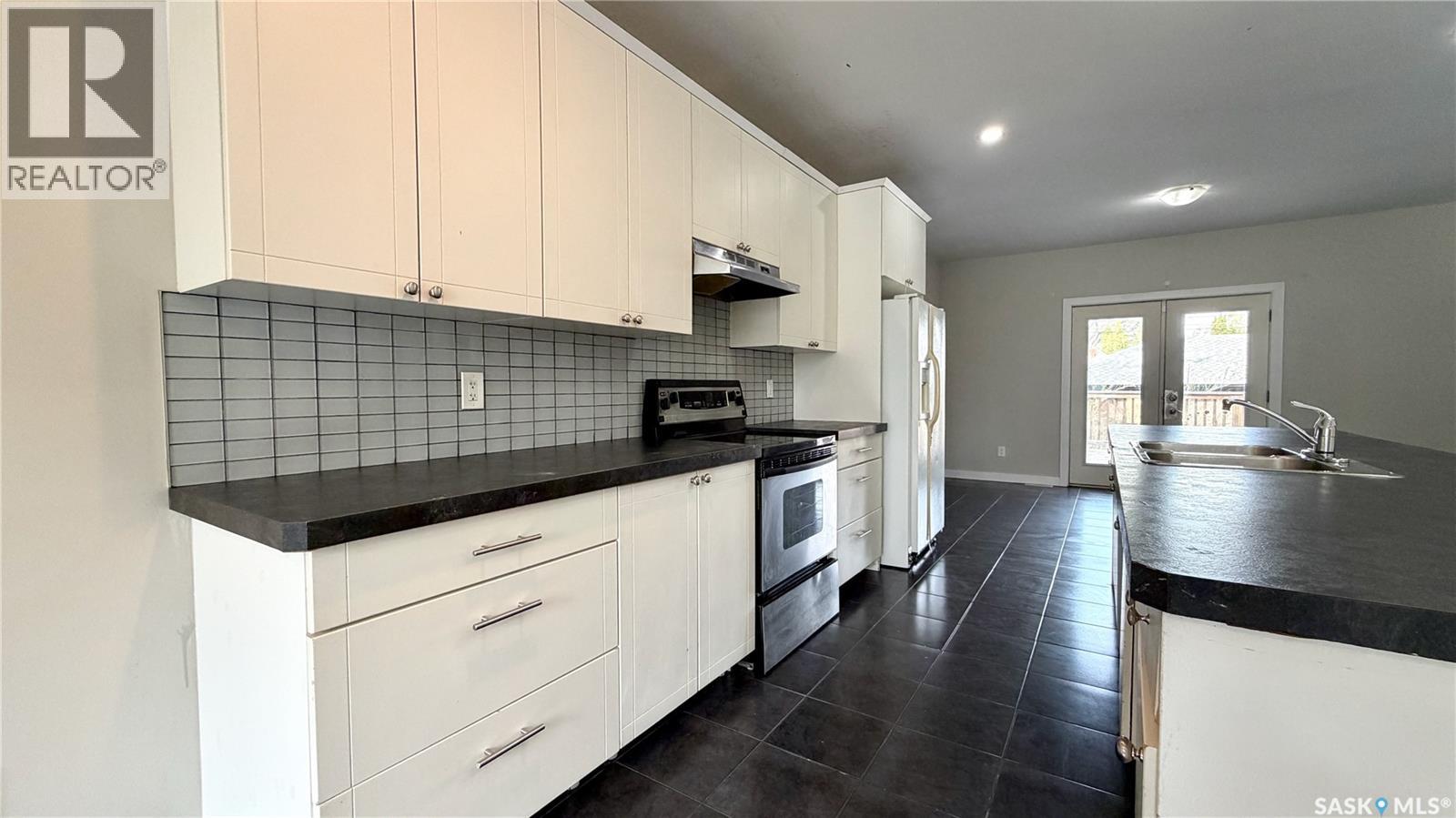 419 S Avenue S, Saskatoon, Saskatchewan  S7M 3A3 - Photo 6 - SK036551