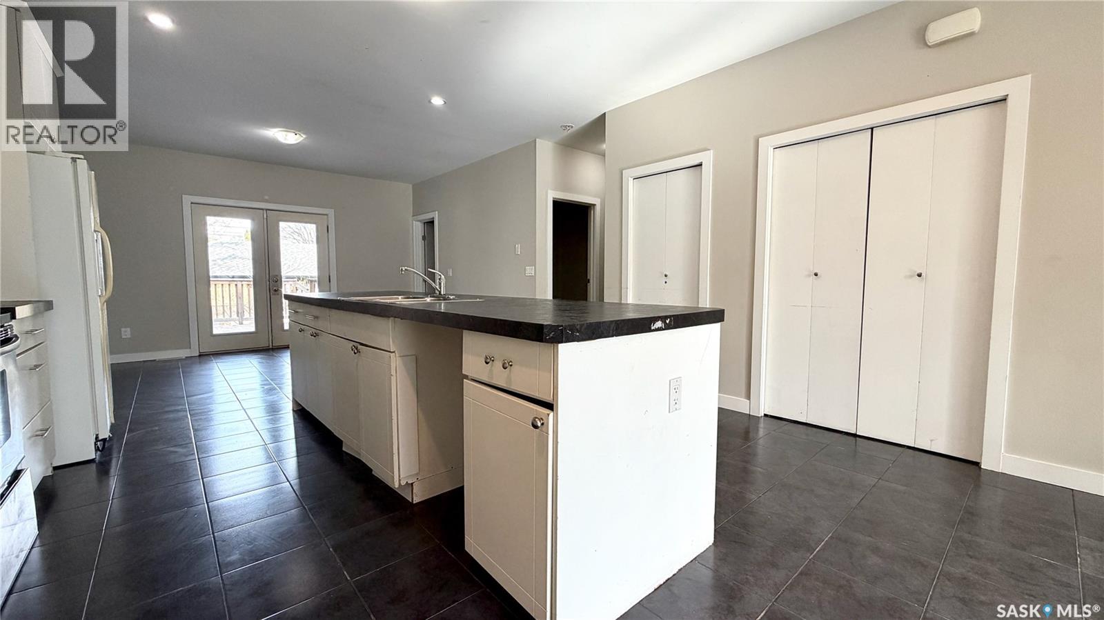 419 S Avenue S, Saskatoon, Saskatchewan  S7M 3A3 - Photo 8 - SK036551