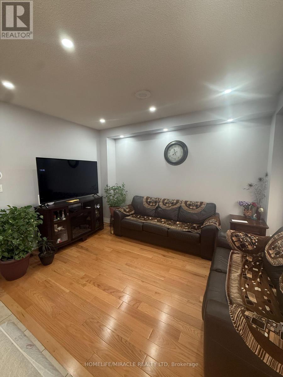26 Country Ridge Court, Brampton, Ontario  L6P 3S2 - Photo 14 - W13159404