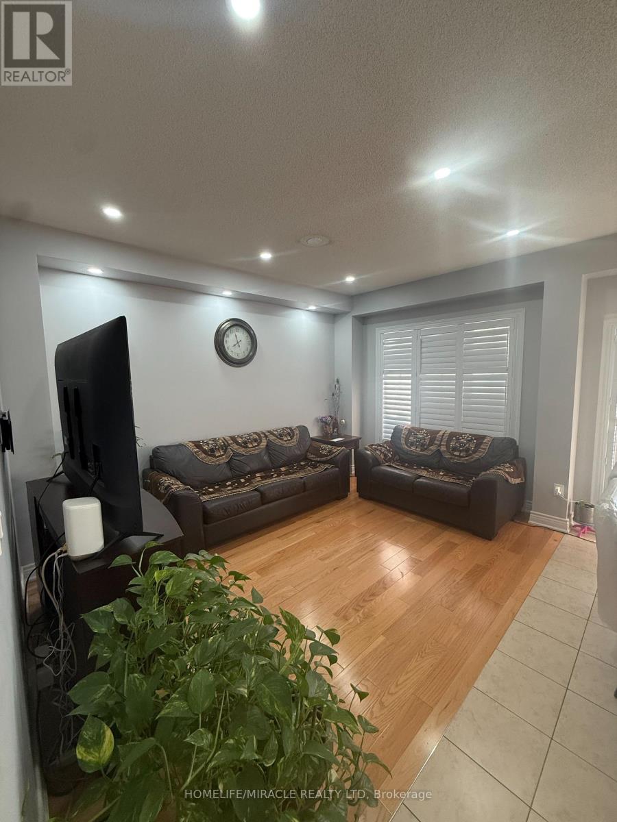 26 Country Ridge Court, Brampton, Ontario  L6P 3S2 - Photo 13 - W13159404