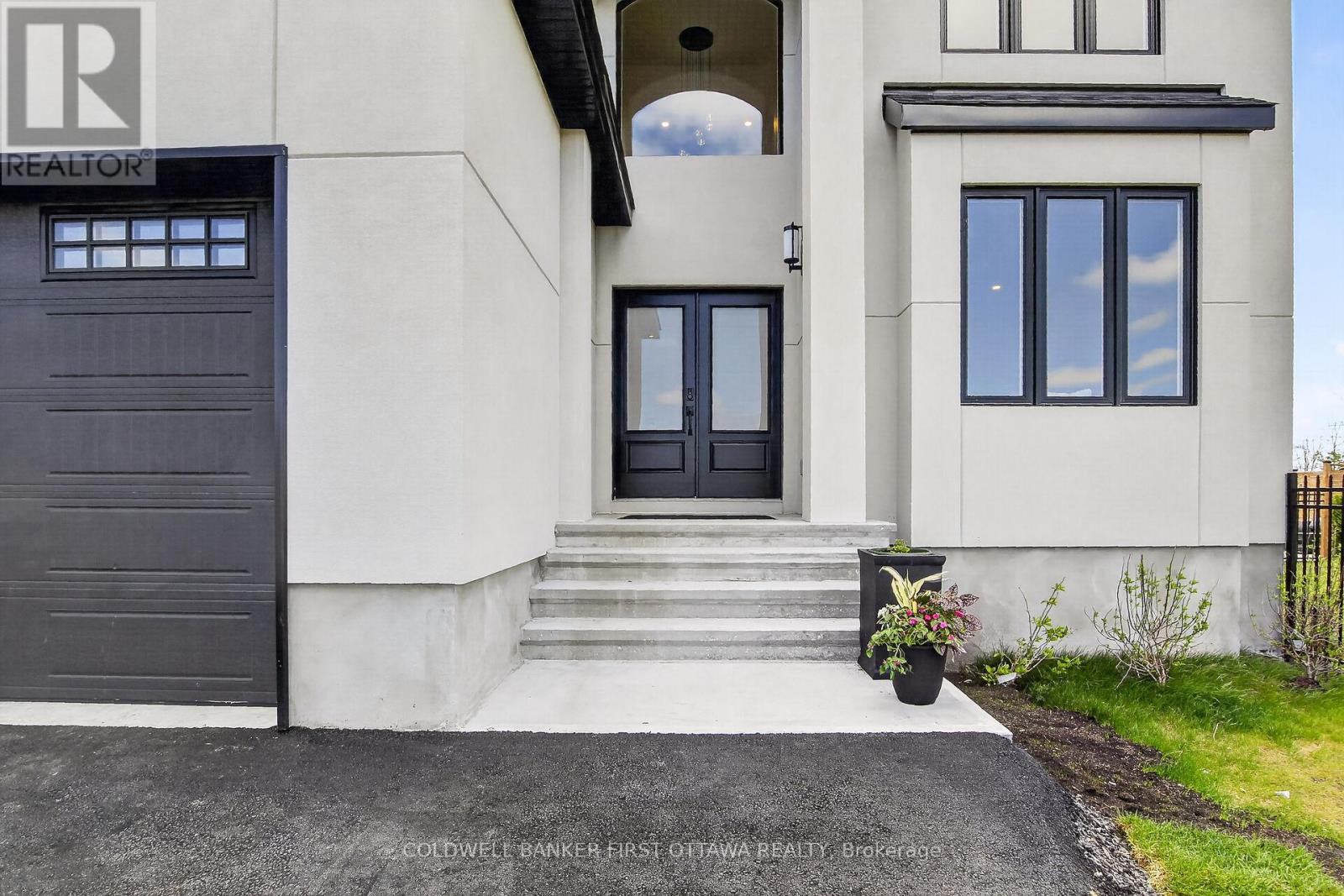 207 Owen Lucas Street, Mcnab/braeside, Ontario  K7S 3G8 - Photo 2 - X13159828