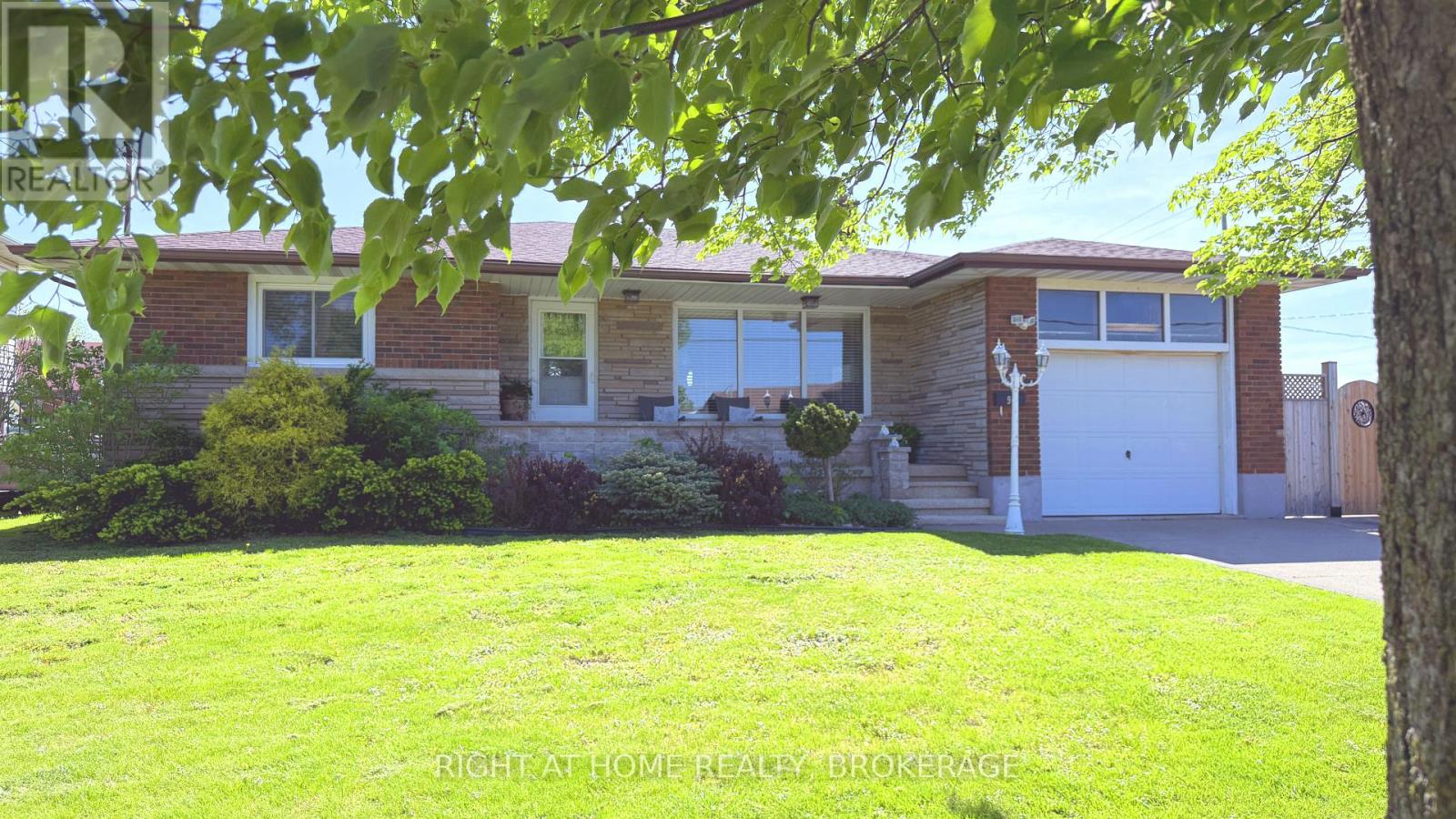 94 Wellington Street, Welland, Ontario  L3B 1B1 - Photo 1 - X13159818