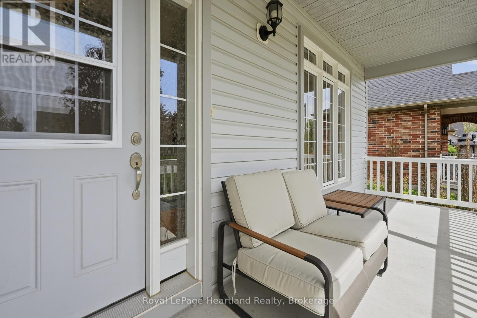 36 Stornoway Crescent, Huron East, Ontario  N0K 1W0 - Photo 2 - X13159816