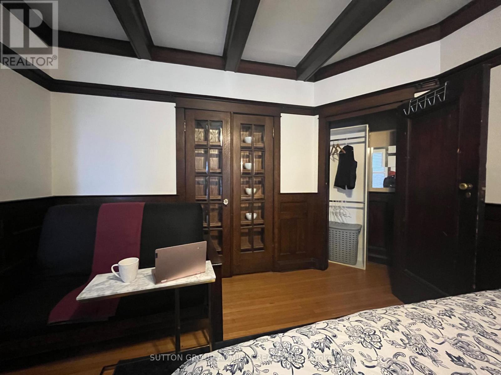 Back Studio Apartment - 335 Palmerston Boulevard, Toronto, Ontario  M6G 2N5 - Photo 4 - C13158734