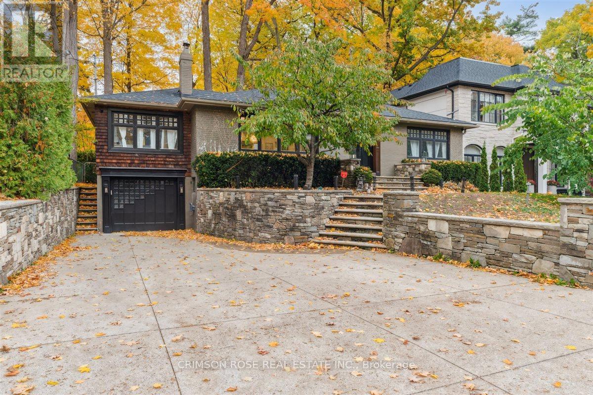 89 HOLYROOD AVENUE, Oakville, Ontario