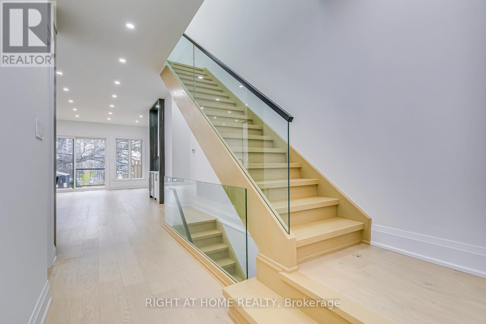 5 Enfield Avenue, Toronto, Ontario  M8W 1T6 - Photo 14 - W13159856