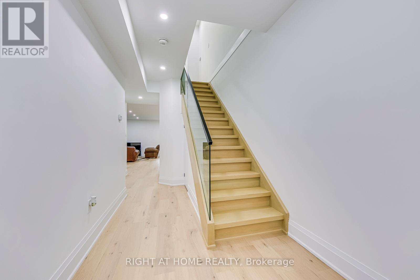 5 Enfield Avenue, Toronto, Ontario  M8W 1T6 - Photo 27 - W13159856