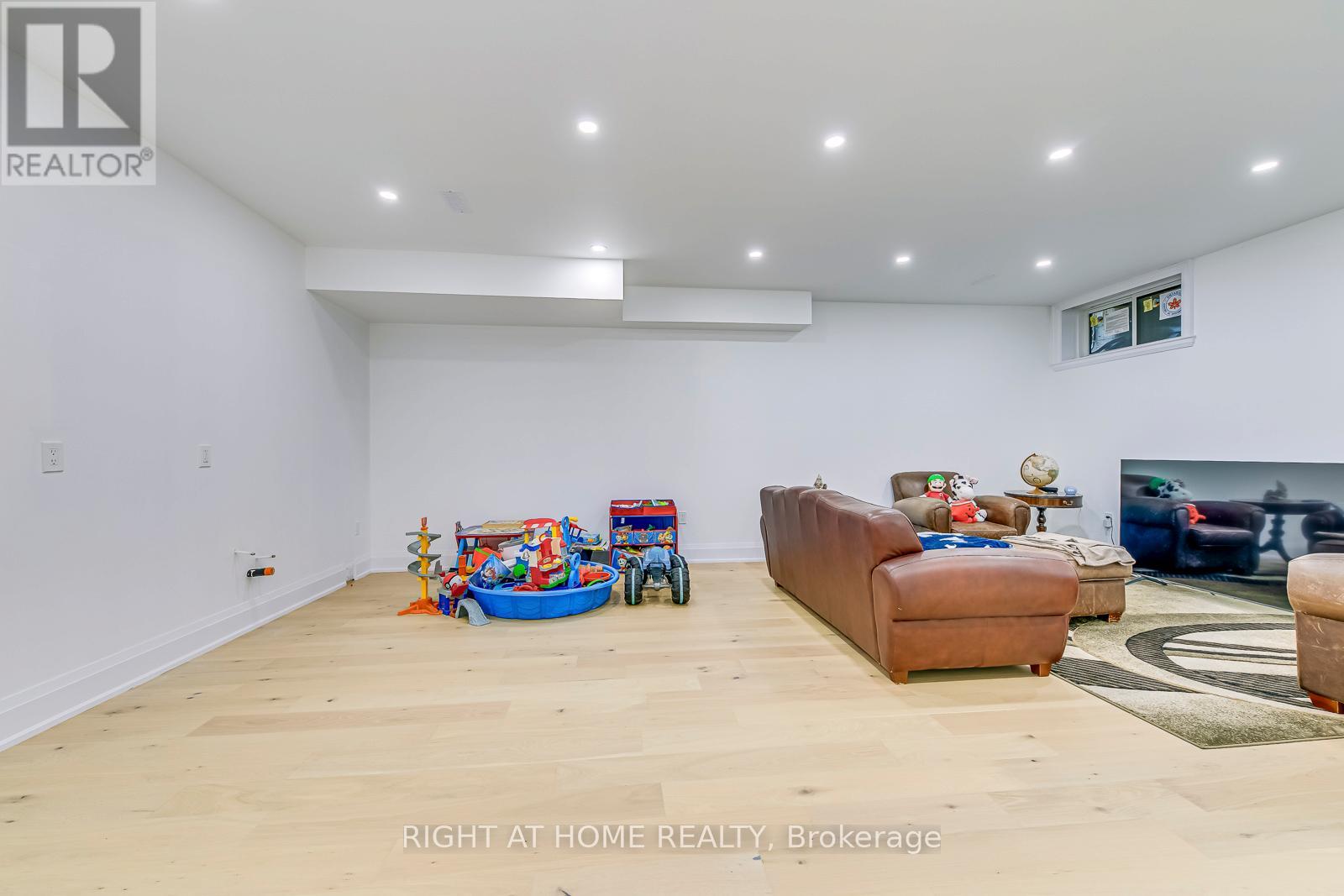 5 Enfield Avenue, Toronto, Ontario  M8W 1T6 - Photo 28 - W13159856