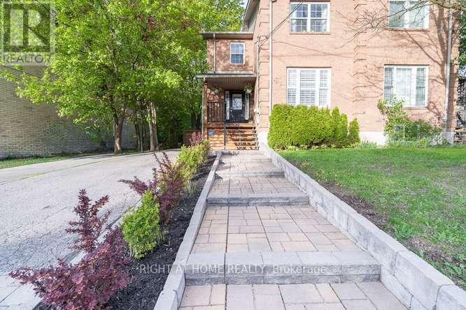17 Machell Avenue N, Aurora, Ontario  L4G 2R6 - Photo 2 - N13159880