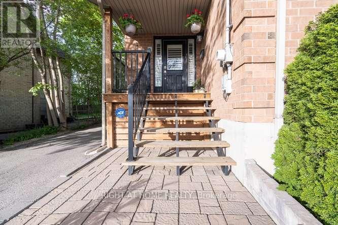 17 Machell Avenue N, Aurora, Ontario  L4G 2R6 - Photo 3 - N13159880