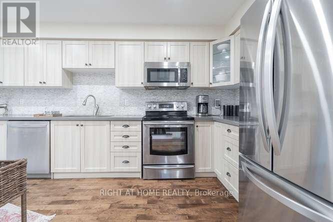 17 Machell Avenue N, Aurora, Ontario  L4G 2R6 - Photo 6 - N13159880