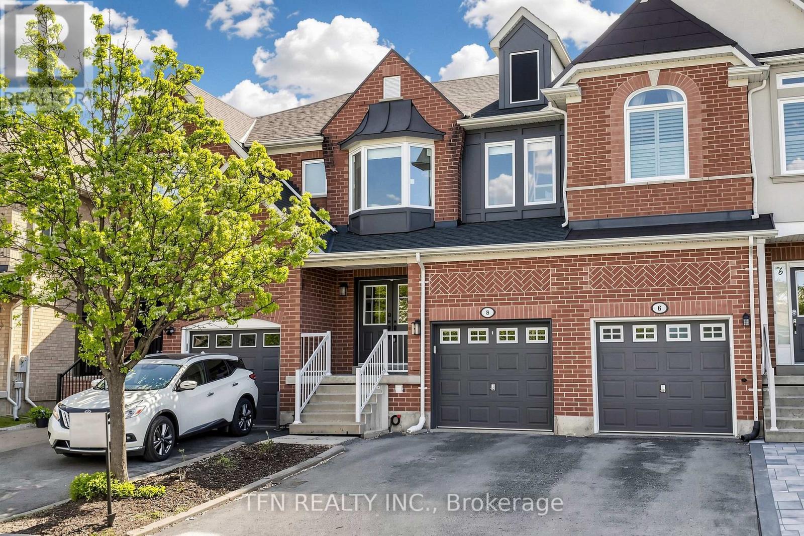 8 LANDER CRESCENT, Vaughan, Ontario