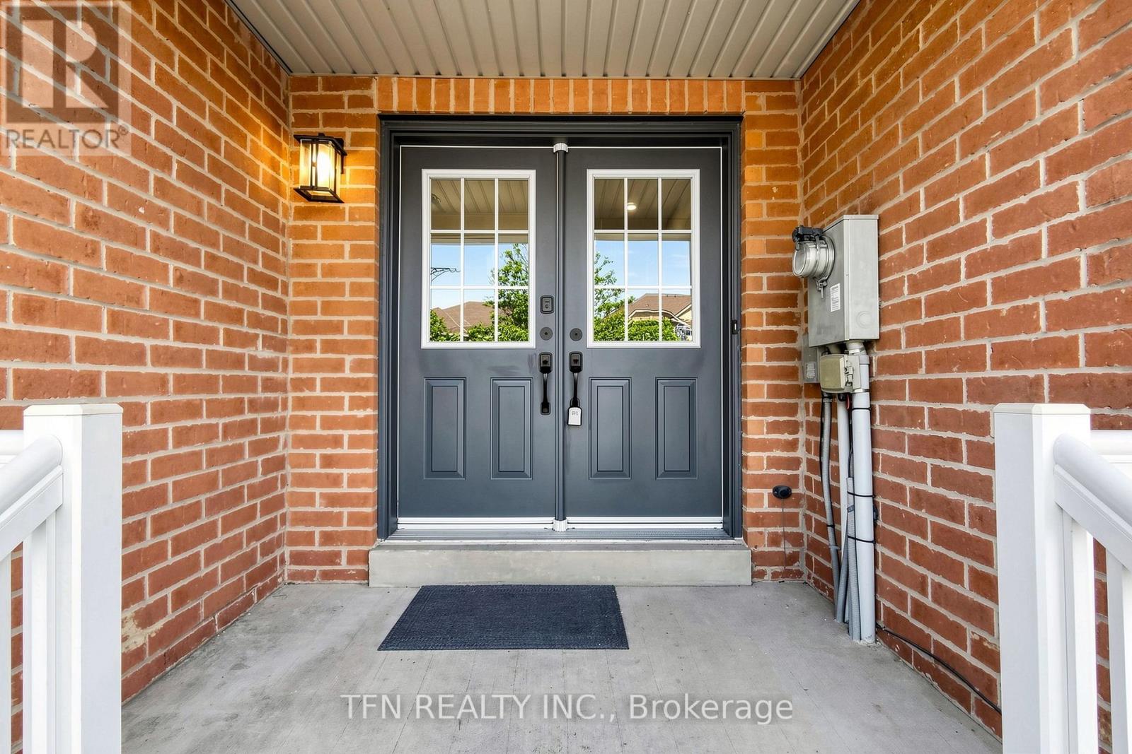 8 Lander Crescent, Vaughan, Ontario  L4J 8R3 - Photo 2 - N13159912