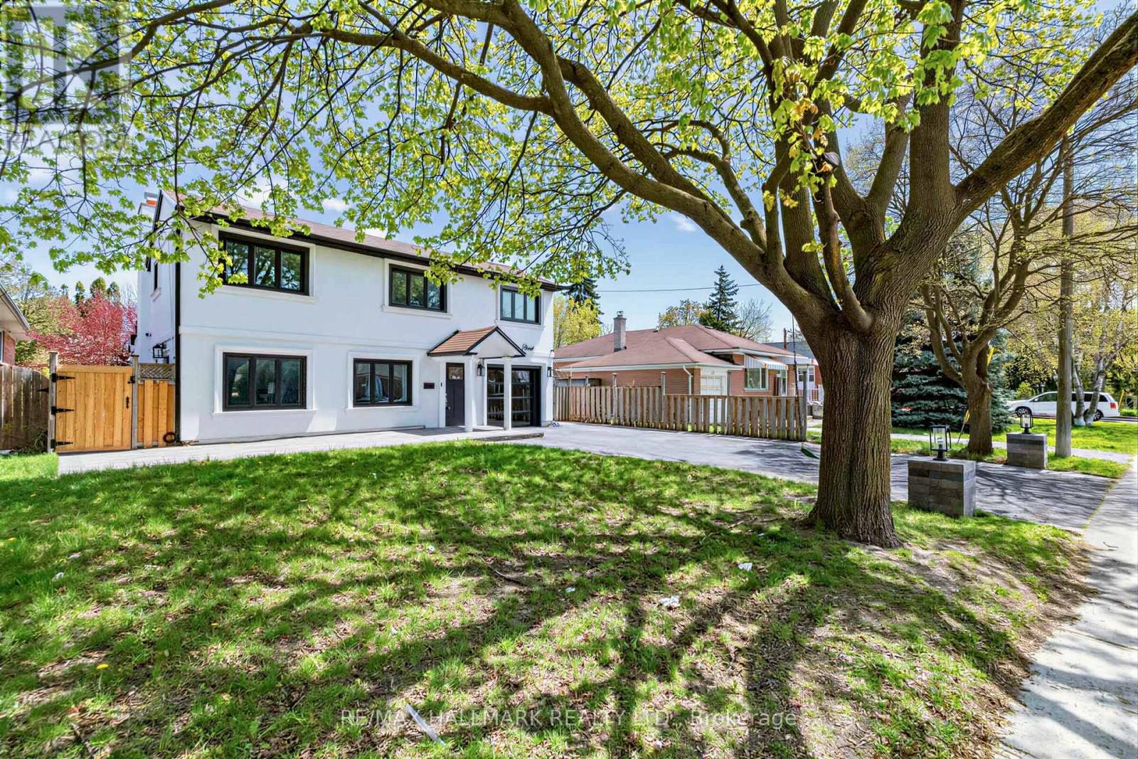 225 Lucas Street, Richmond Hill, Ontario  L4C 4P9 - Photo 2 - N13159918