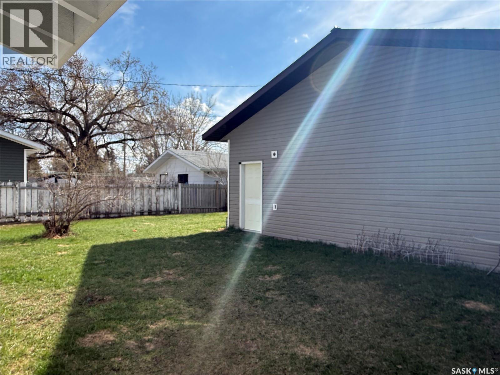 804 6th Street W, Nipawin, Saskatchewan  S0E 1E0 - Photo 26 - SK033428