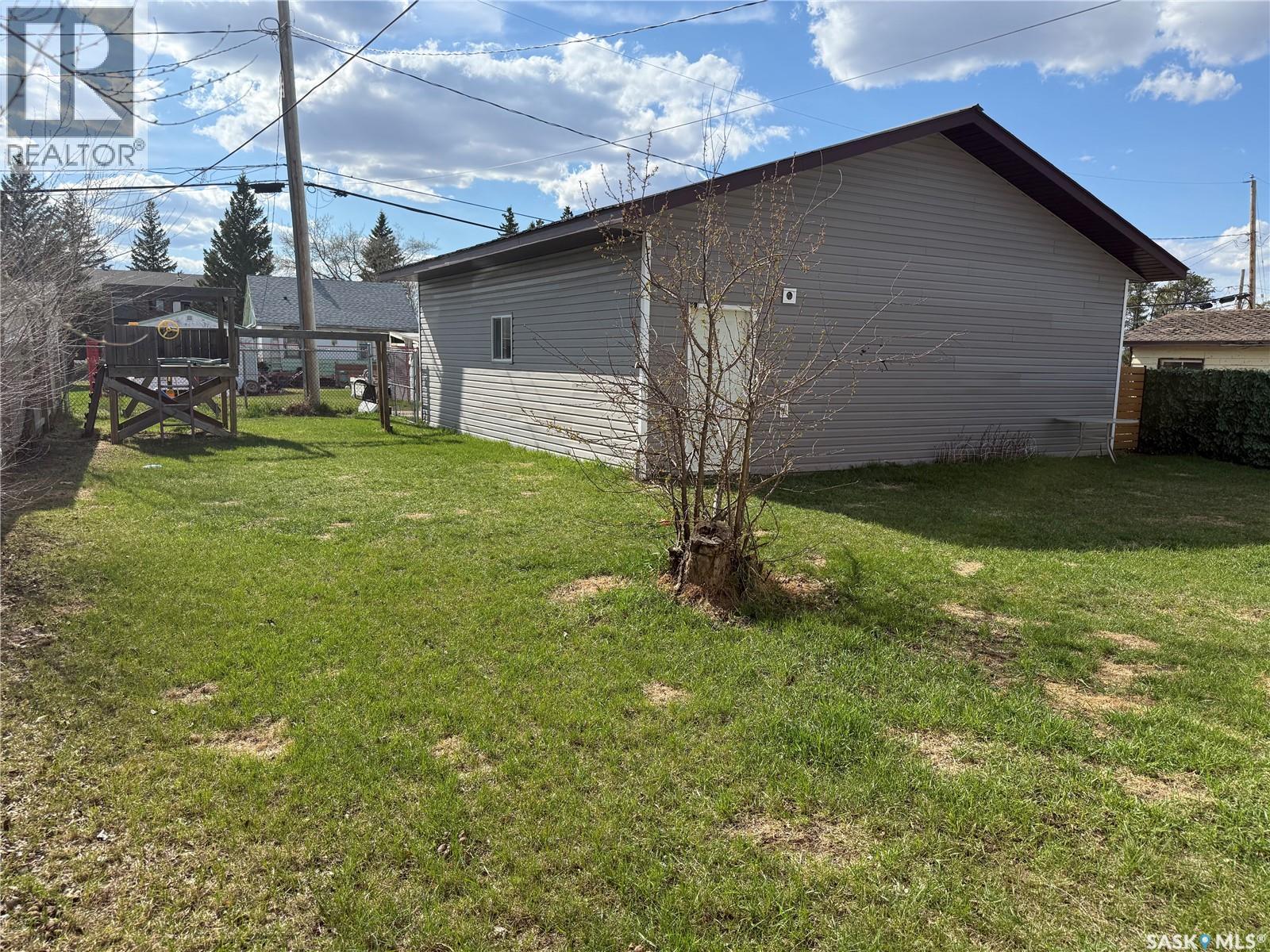 804 6th Street W, Nipawin, Saskatchewan  S0E 1E0 - Photo 28 - SK033428