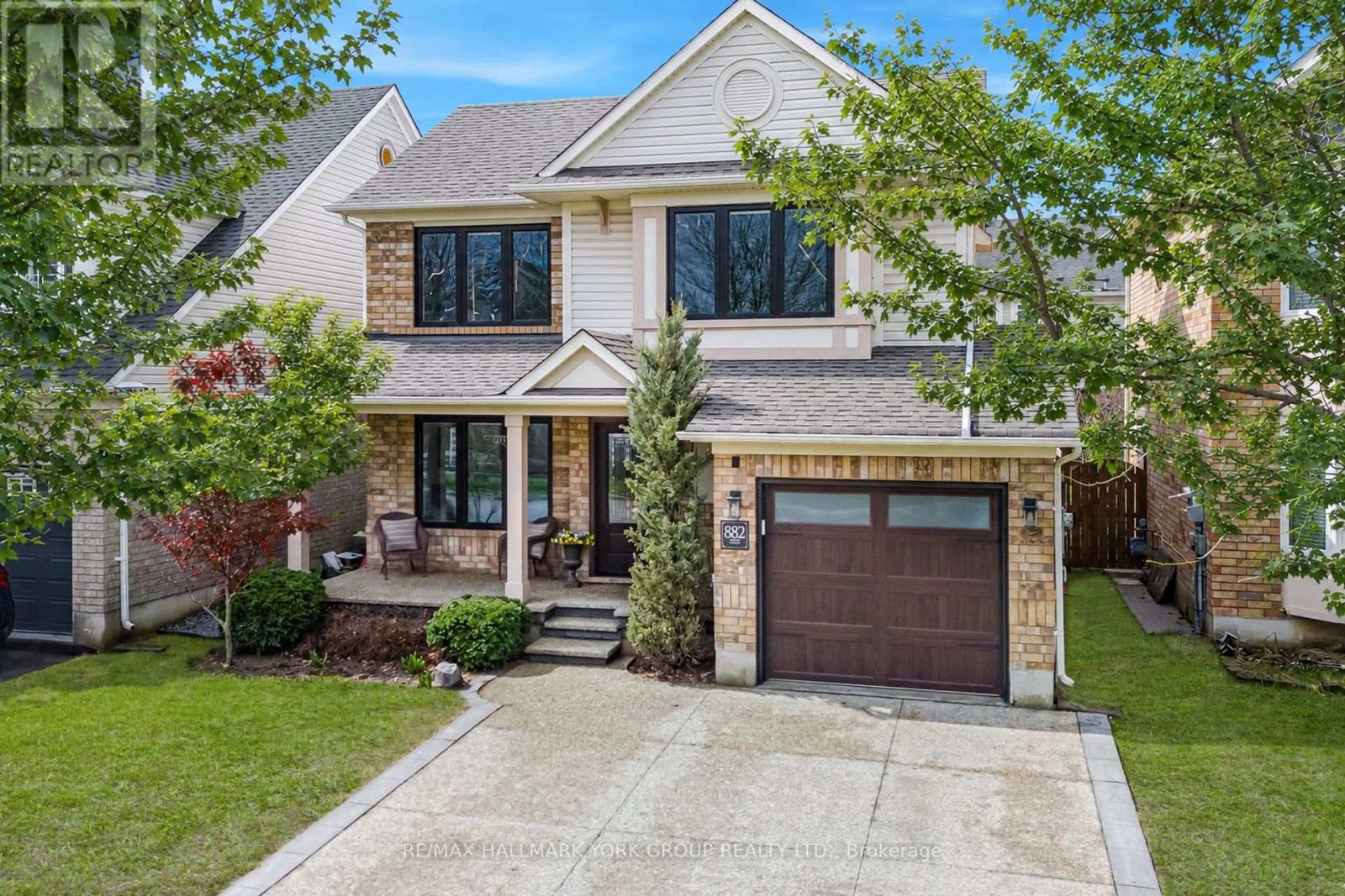882 MCDUFFE CRESCENT, Milton, Ontario