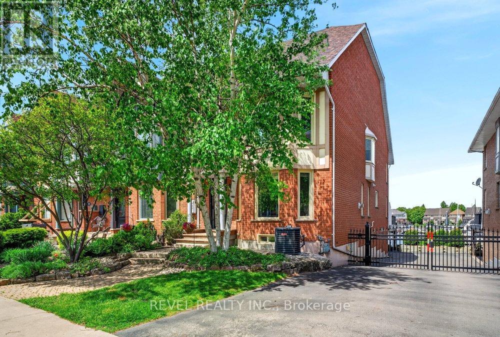 43 Sunvale Place, Hamilton, Ontario  L8E 4Z6 - Photo 2 - X13159892