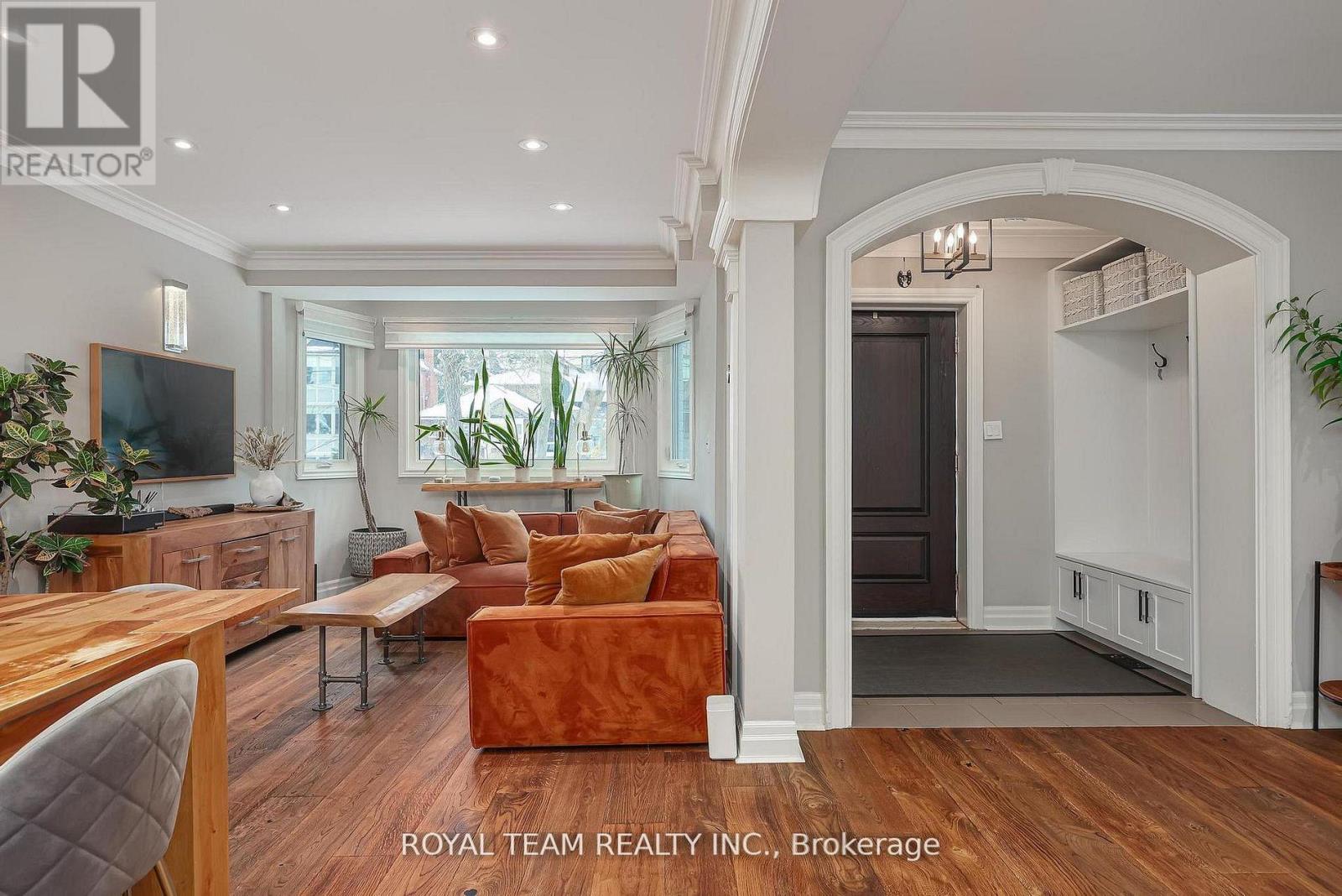 91 South Kingsway Way, Toronto, Ontario M6S 3T4 - Photo 9 - W13088398