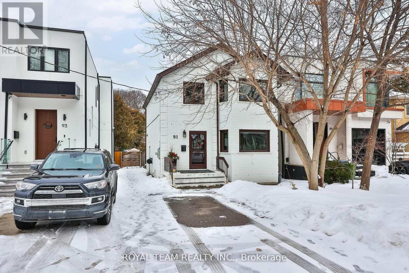 91 South Kingsway Way, Toronto, Ontario M6S 3T4 - Photo 5 - W13088398