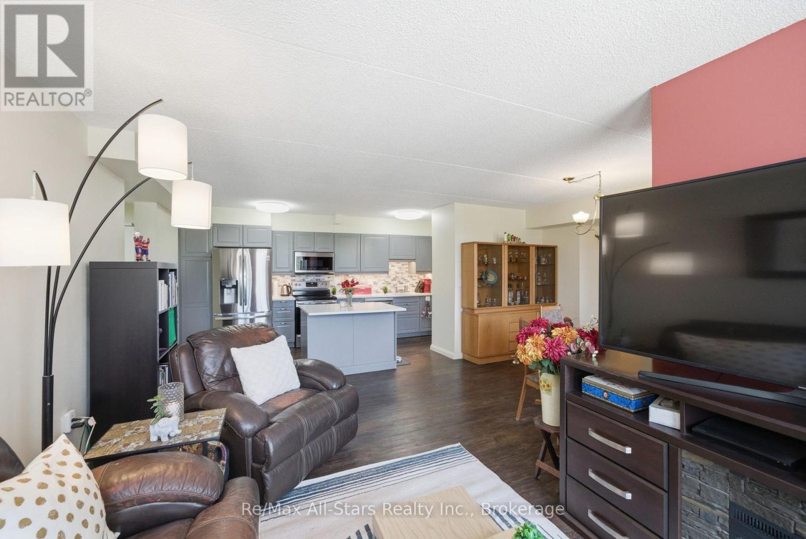 301 - 1540 Pickering Parkway, Pickering (Town Centre), Ontario  L1V 3V9 - Photo 6 - E13160078