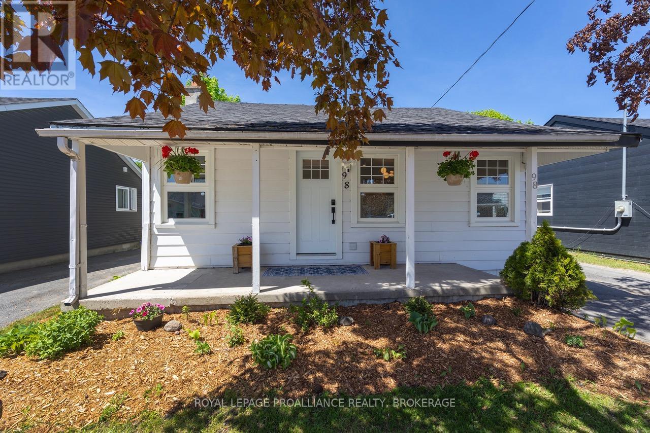 98 Carleton Street, Kingston, Ontario  K7K 4G1 - Photo 2 - X13160014