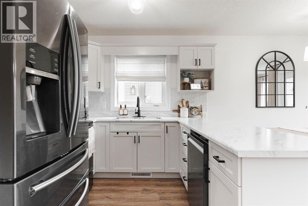 117 Sandulac Street, Fort Mcmurray, Alberta  T9K 2T3 - Photo 8 - A2313736
