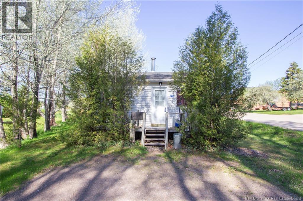 27 Richardson Street, Sackville, New Brunswick  E4L 4H7 - Photo 3 - NB140094