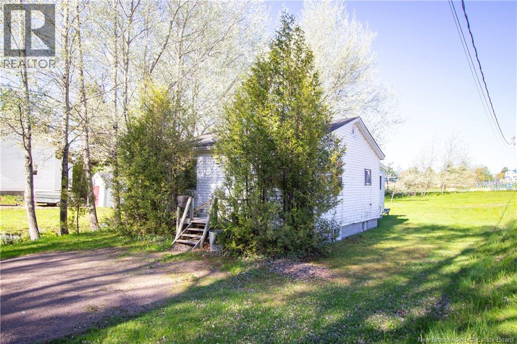 27 Richardson Street, Sackville, New Brunswick  E4L 4H7 - Photo 2 - NB140094
