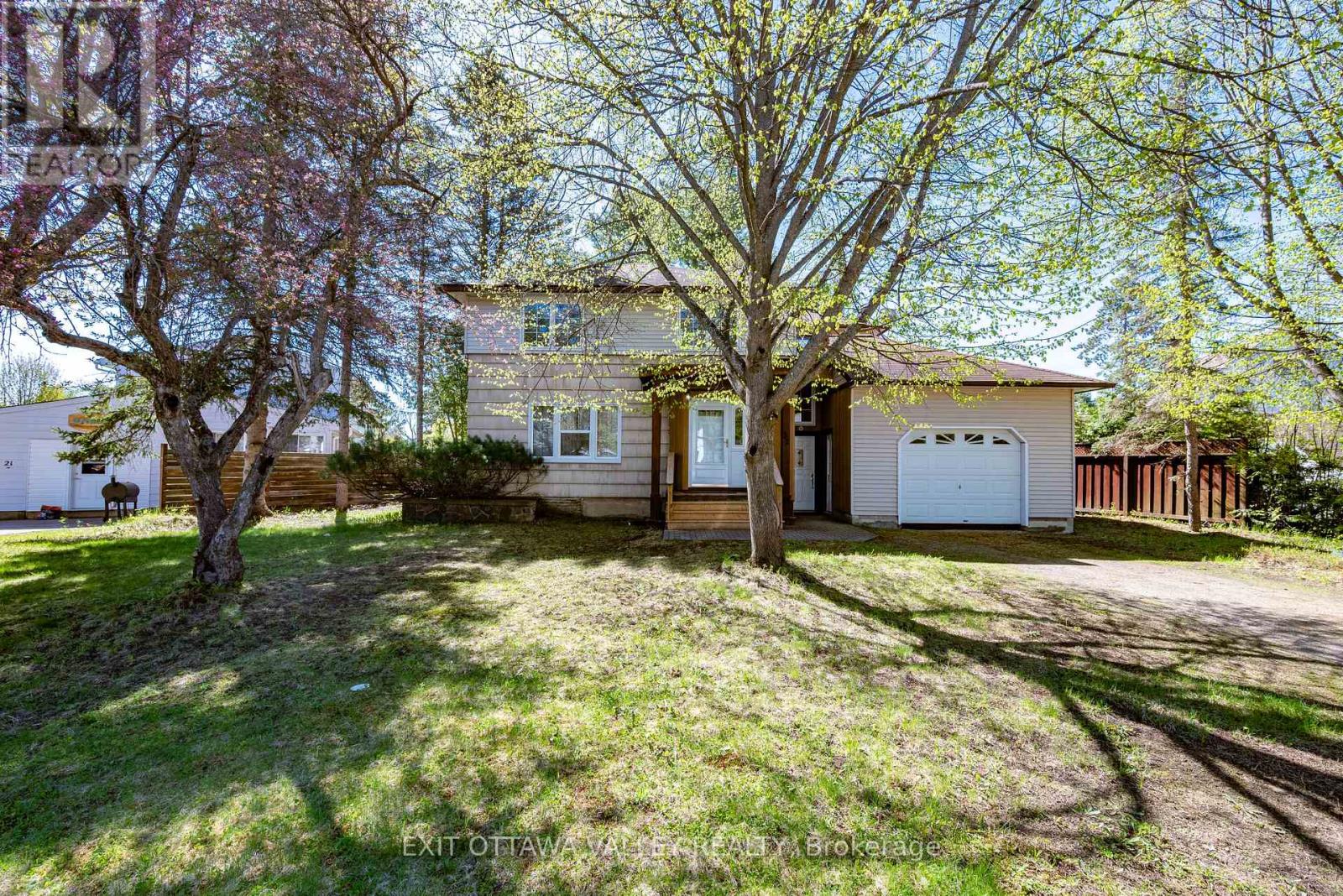 22 CABOT PLACE, Deep River, Ontario