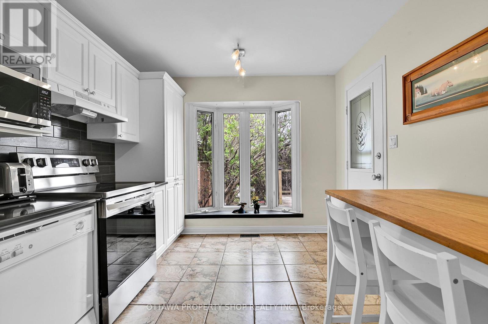 202 Rosemary Gardens, Ottawa, Ontario  K1E 1Y8 - Photo 12 - X13159960