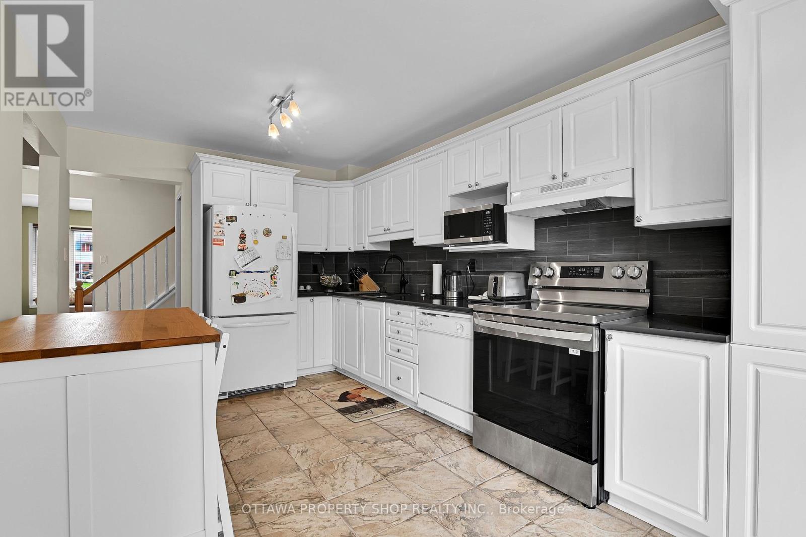 202 Rosemary Gardens, Ottawa, Ontario  K1E 1Y8 - Photo 13 - X13159960