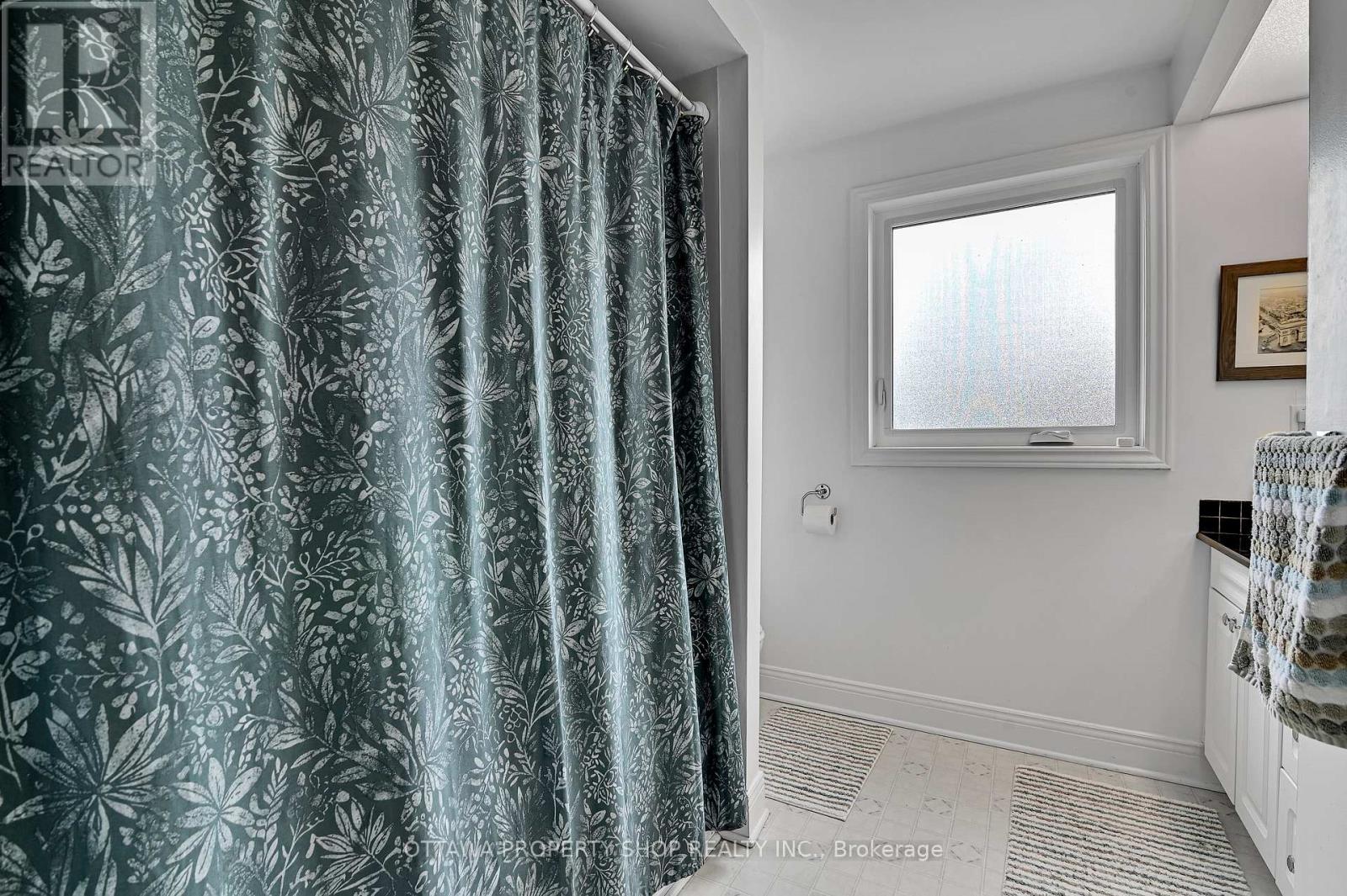 202 Rosemary Gardens, Ottawa, Ontario  K1E 1Y8 - Photo 17 - X13159960