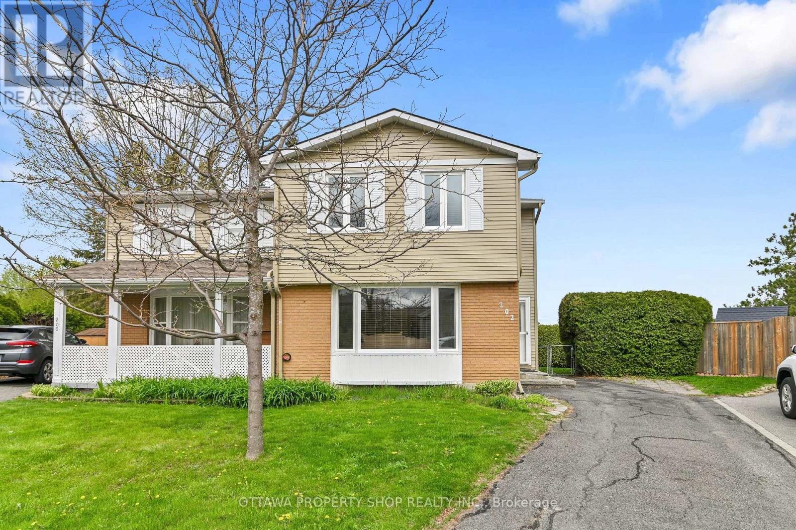 202 Rosemary Gardens, Ottawa, Ontario  K1E 1Y8 - Photo 2 - X13159960
