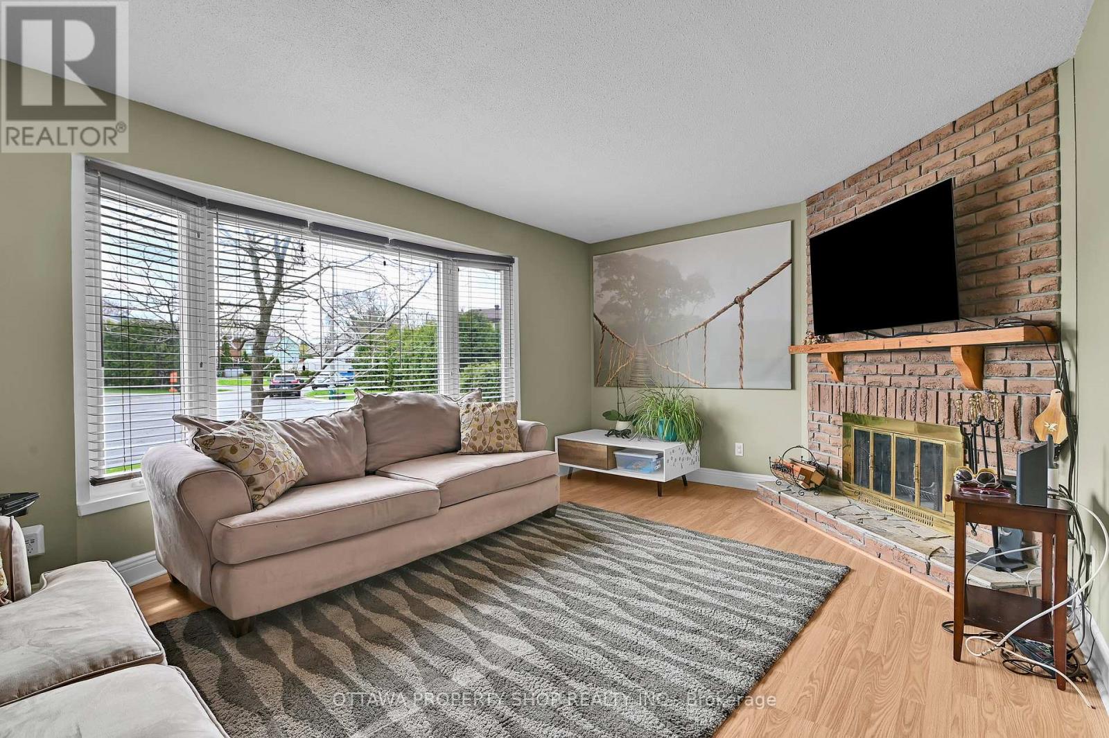202 Rosemary Gardens, Ottawa, Ontario  K1E 1Y8 - Photo 6 - X13159960