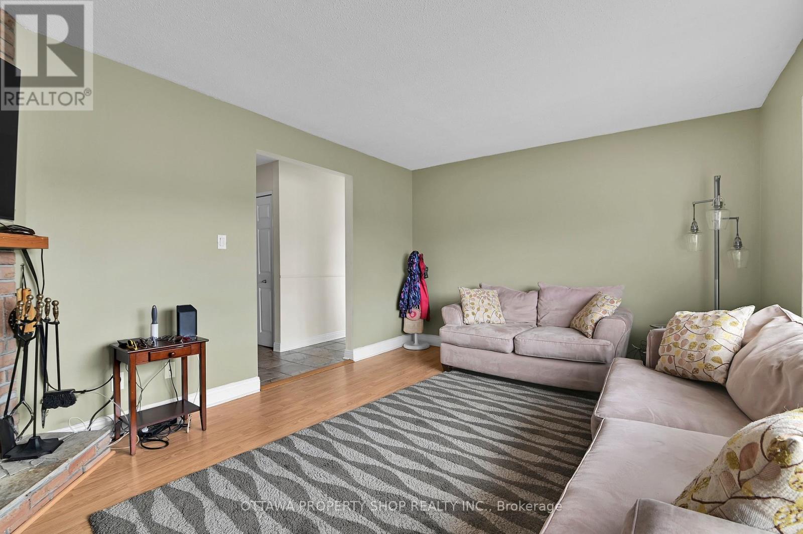 202 Rosemary Gardens, Ottawa, Ontario  K1E 1Y8 - Photo 8 - X13159960