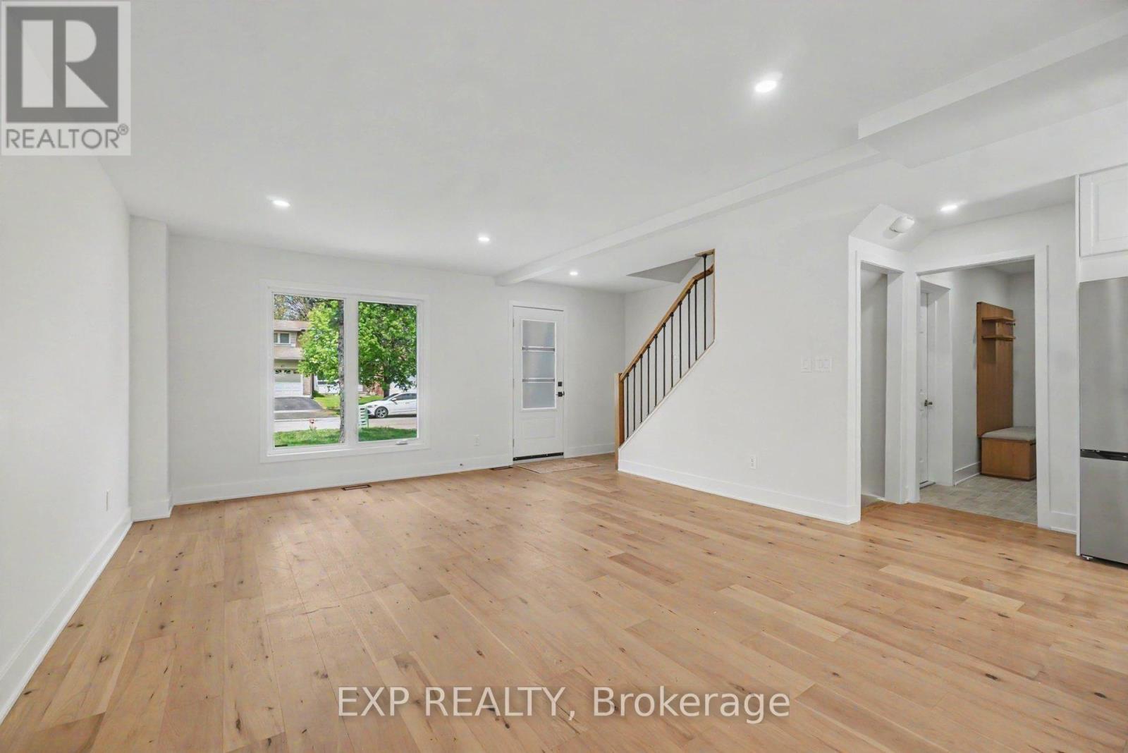 56 Glen Park Drive, Ottawa, Ontario  K1B 3Z2 - Photo 5 - X13160032