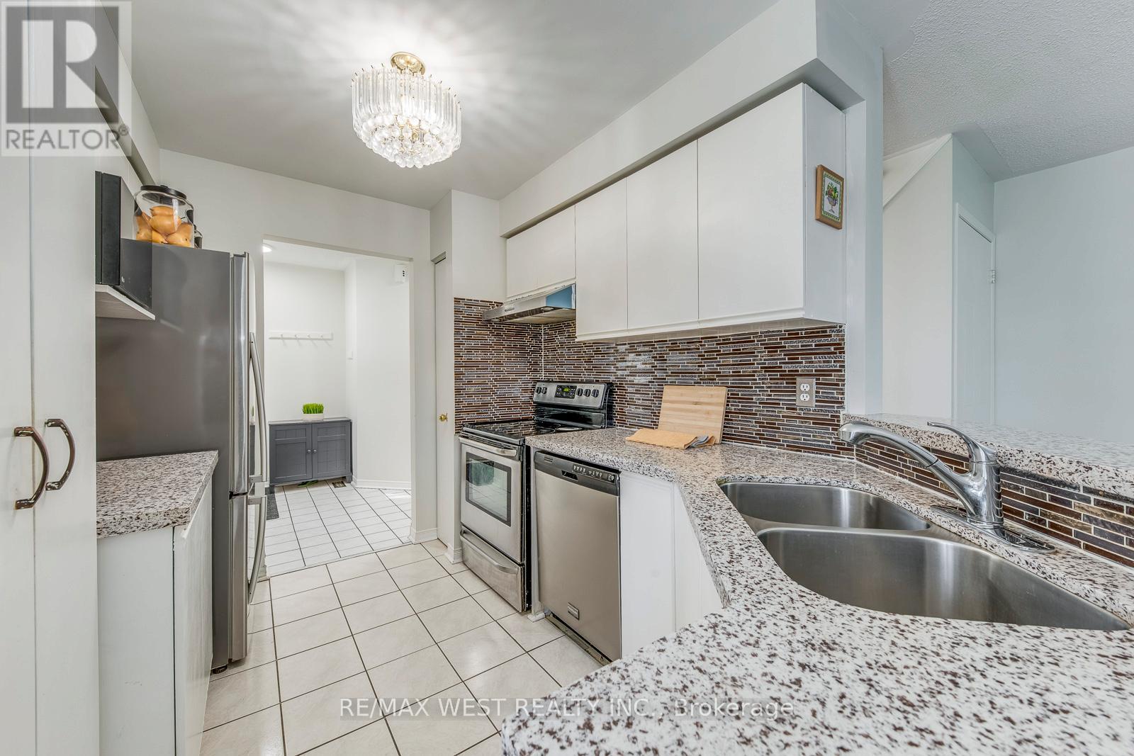 153 - 99 Bristol Road E, Mississauga, Ontario  L4Z 3P4 - Photo 2 - W13159284