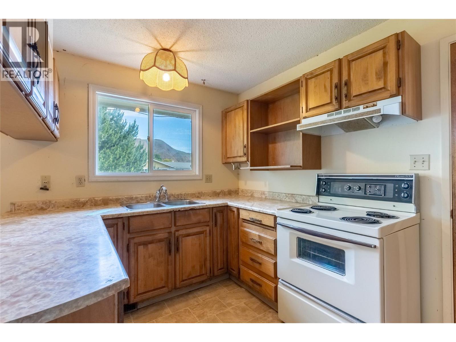 864 Shelan Place, Kamloops, British Columbia  V2B 5T4 - Photo 8 - 10373049
