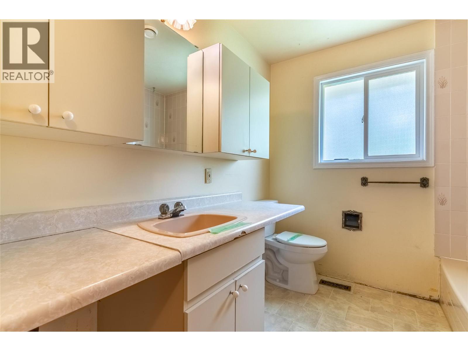 864 Shelan Place, Kamloops, British Columbia  V2B 5T4 - Photo 16 - 10373049