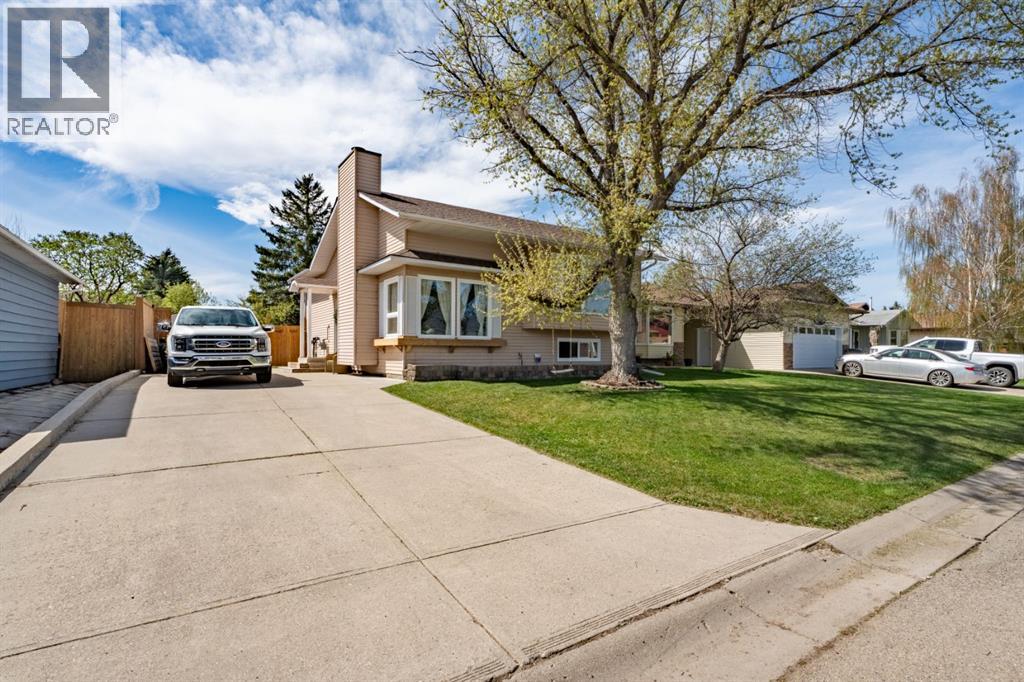 159 Woodburn Crescent, Okotoks, Alberta