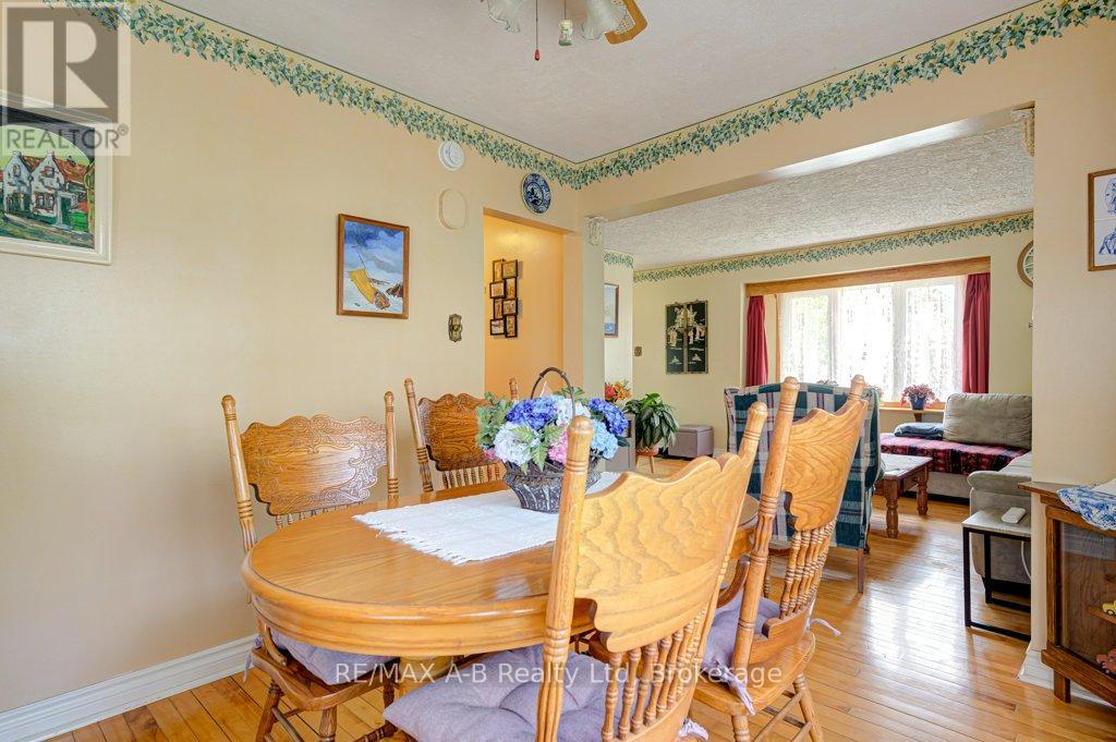 304 Douglas Street W, Stratford, Ontario  N5A 5R3 - Photo 11 - X13159970