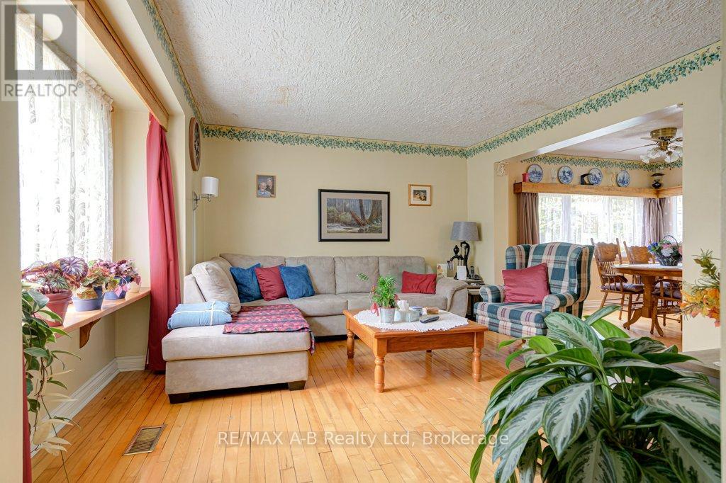 304 Douglas Street W, Stratford, Ontario  N5A 5R3 - Photo 8 - X13159970