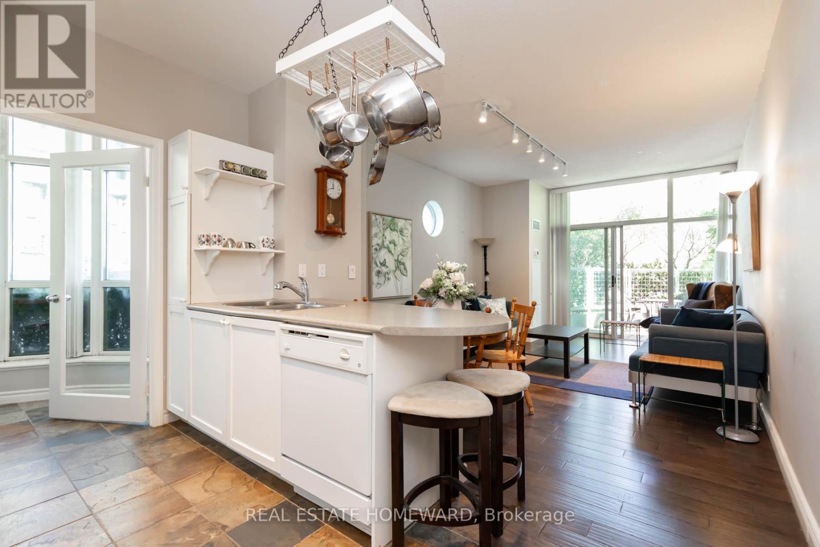 101 - 600 Queens Quay W, Toronto, Ontario  M5V 3M3 - Photo 2 - C13160050