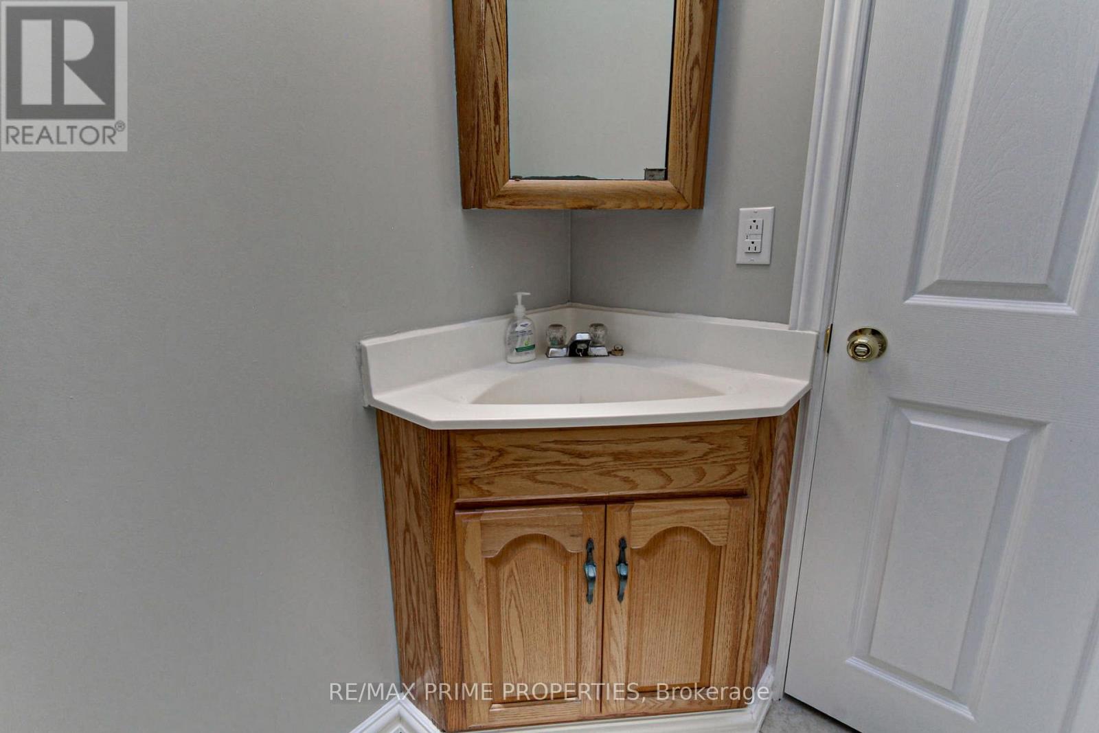 63 Ruta Crescent, Georgina, Ontario  L4P 1C5 - Photo 17 - N13160040