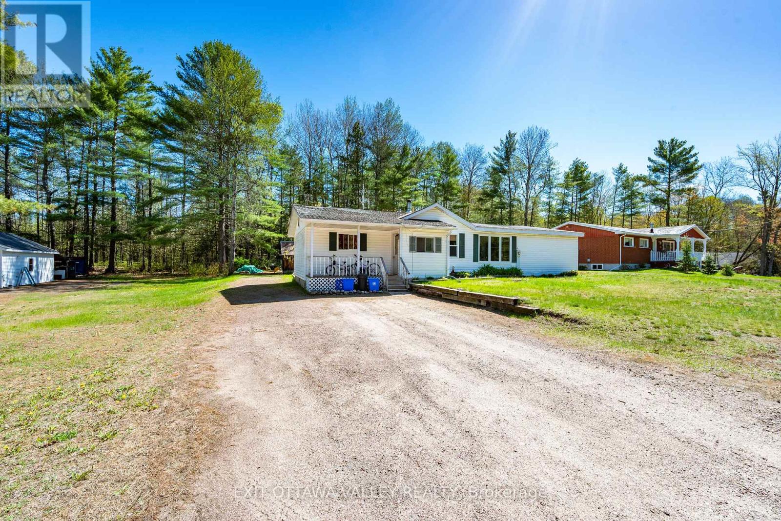 32848 Highway 17 Highway, Laurentian Hills, Ontario  K0J 1P0 - Photo 2 - X12943134